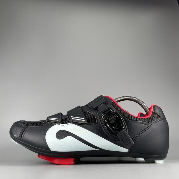 Athletic_Shoes